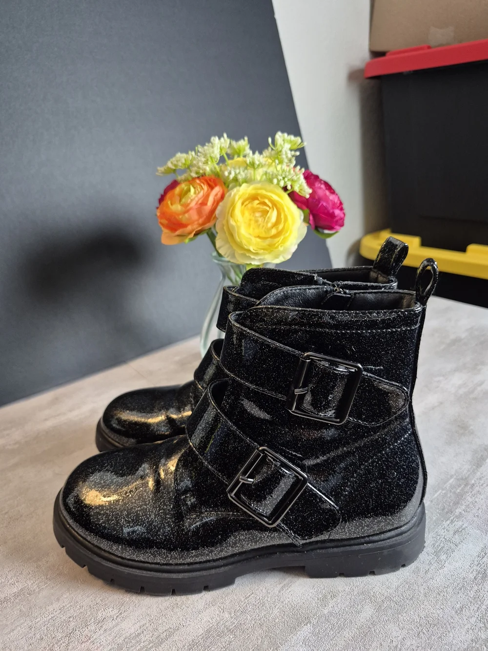 Dream Pair. Black Glitter Buckle Ankle Boots - Kids Shoes. Size 2